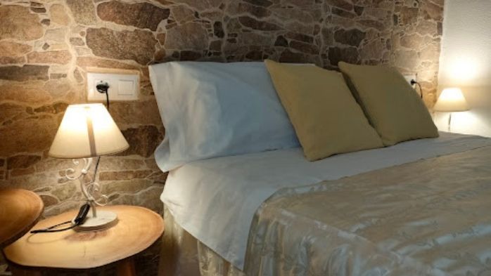 https://media.obehotel.com//files/hotel/hostal-los-pinares-lloret-de-mar/Habitaci%C3%B3n%20DOBLE%20EST%C3%81NDAR.jpg