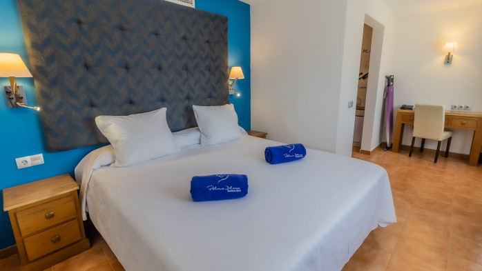 https://media.obehotel.com//files/hotel/hotel-boutique-paloma-blanca-marbella/TRIPLE%20O%20FAMILIAR.%20201-19_698x393.jpg