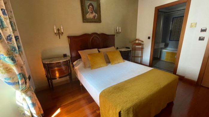 https://media.obehotel.com//files/hotel/hotel-la-llave-de-la-juderia-cordoba/habitaciones/FOTO%202%203_698x393.jpg