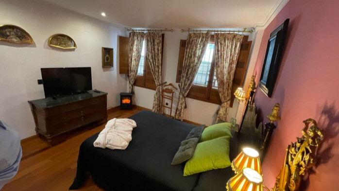 https://media.obehotel.com//files/hotel/hotel-la-llave-de-la-juderia-cordoba/habitaciones/FOTO%207%202_698x393.jpg