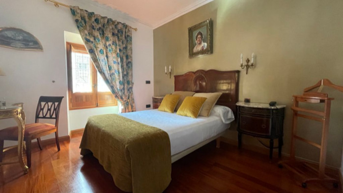 https://media.obehotel.com//files/hotel/hotel-la-llave-de-la-juderia-cordoba/habitaciones/HABITACI%C3%93N%20RAFAEL%20ORTI.jpg