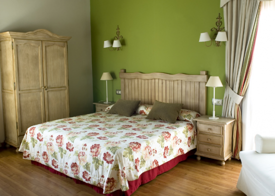 https://media.obehotel.com//files/hotel/hotelcortijosalinas/hab2_550x392.PNG